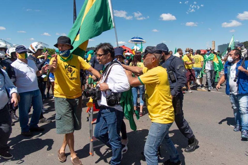 PGR pede investigação de agressões a jornalistas durante manifestação